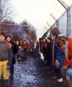 Embracing the base, Greenham Common December 1982, near to Greenham, West Berkshire, Great Britain. At noon on December 12th 1982, 30,000 women held hands around the 6 mile perimeter fence of the former USAF base, in protest against the UK government's decision to site American cruise missiles here. The installation went ahead but so did the protest - for 19 years women maintained their presence at the Greenham Common peace camp. This image was taken from the Geograph project collection. See this photograph's page on the Geograph website for the photographer's contact details. The copyright on this image is owned by ceridwen and is licensed for reuse under the Creative Commons Attribution-ShareAlike 2.0 license. - See more at: http://britishlibrary.typepad.co.uk/socialscience/2013/04/the-1980s-archived.html?utm_source=feedburner&utm_medium=feed&utm_campaign=Feed:+socialscienceresearch+(Social+Science+Research)&utm_content=Google+Reader#sthash.j5BlAz8m.dpuf